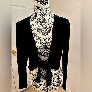 Chicos travelers tie top. Size 00. Very cute and chic for travel!